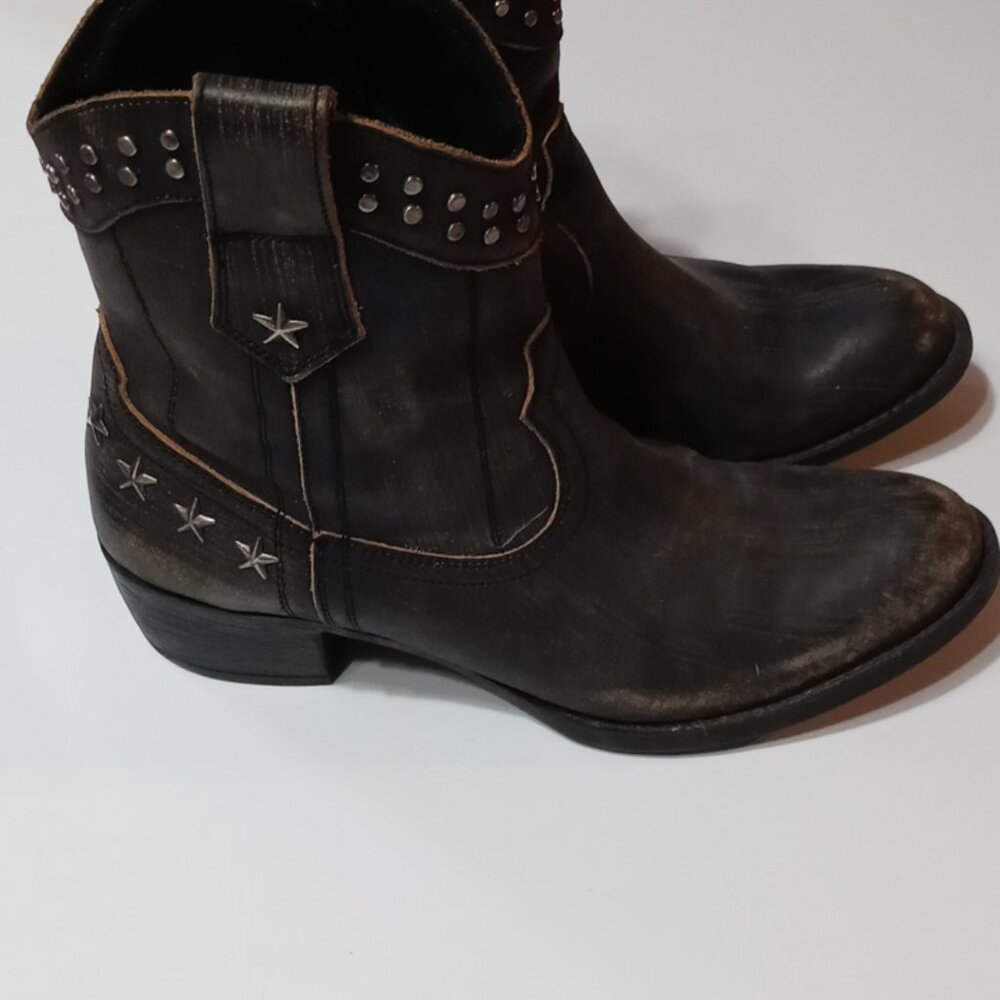 GUESS Black Ankle Boots Distressed 8M  RETRO